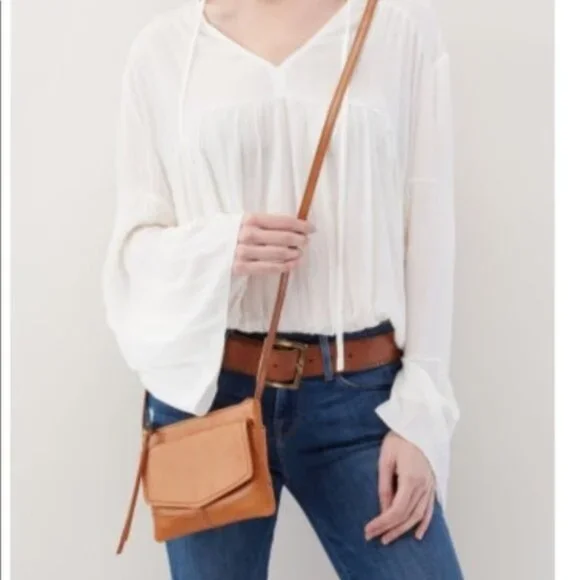 HOBO Amble Leather Crossbody Bag - Picture 2 of 11